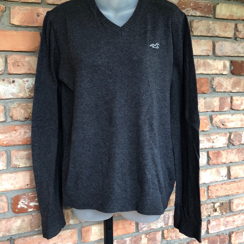 Hollister vneck lightweight sweater size medium